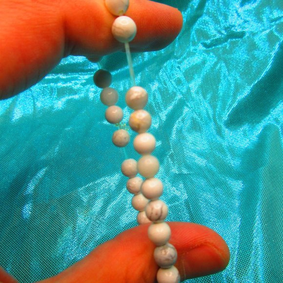 White Howlite 6mm Round 7" Stretchy Gemstone Bracelet - Picture 3 of 3